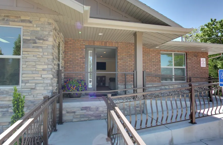 The accessible ramp to the front door of Draper Parkway Dental.